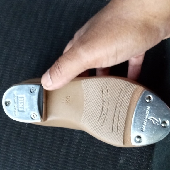 Bloch Tan Tap shoes size 9 1/2 Wide - Picture 5 of 5